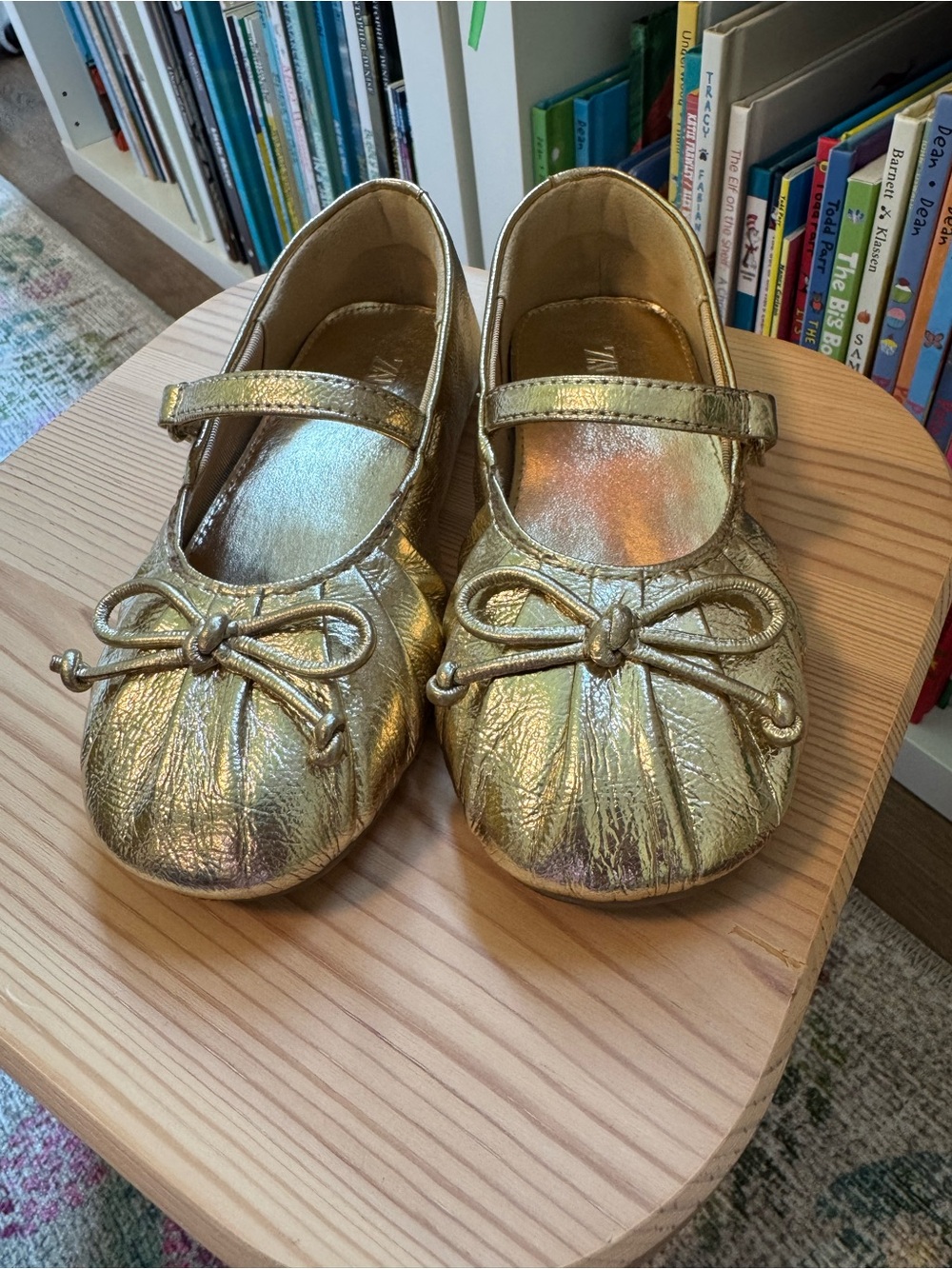 ZARA Girls Metallic Gold Mary Jane Ballet Flats with Bow (Size EU 27)
